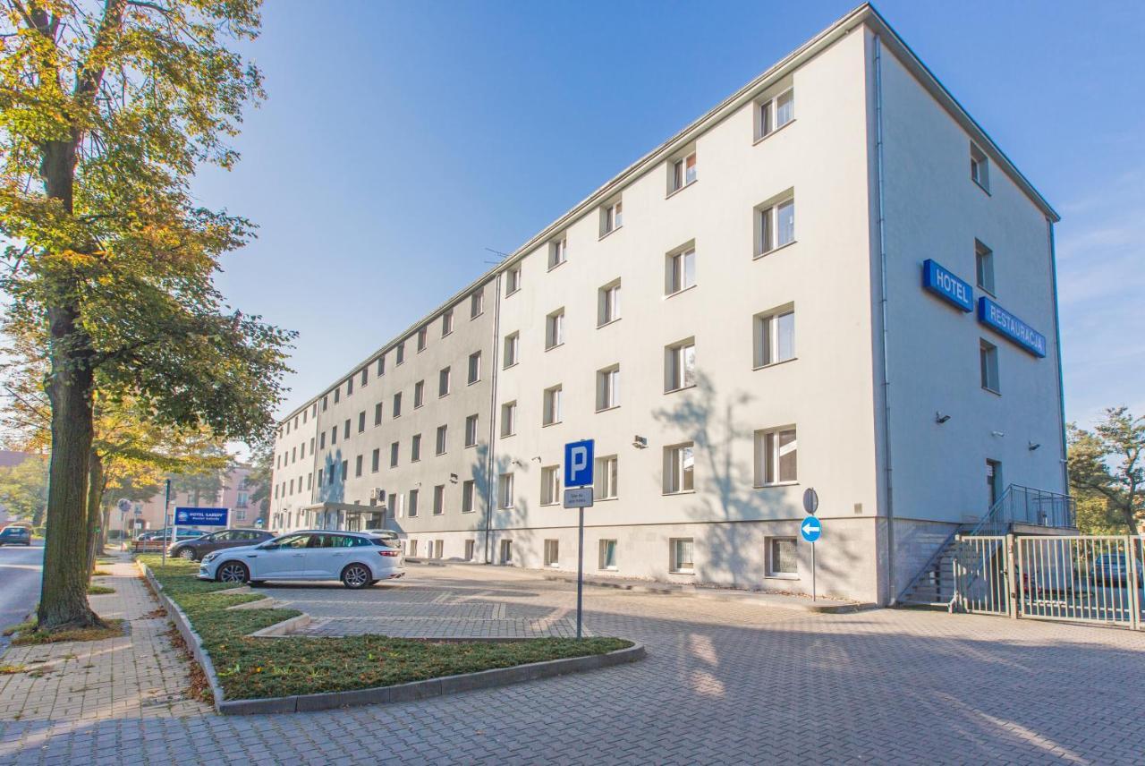 Hotel Labedy Гливице Екстериор снимка