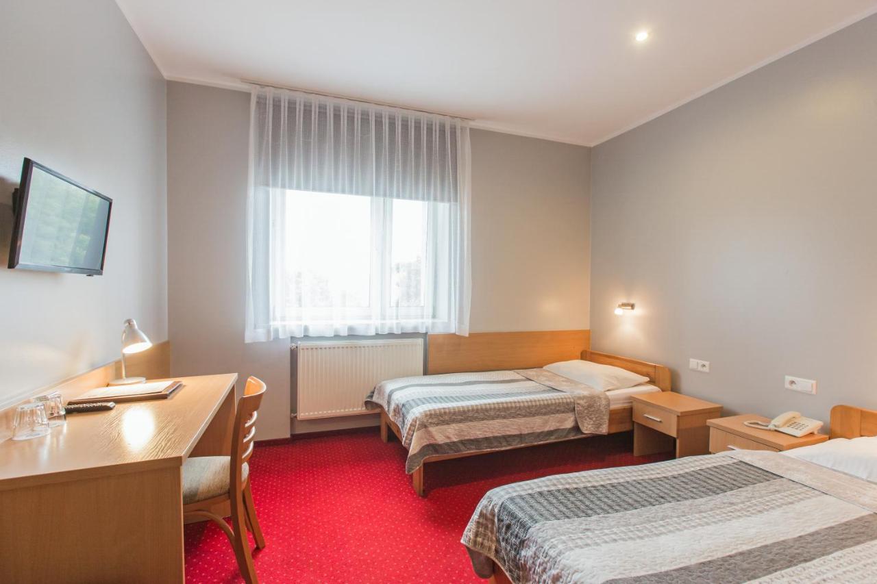 Hotel Labedy Гливице Екстериор снимка