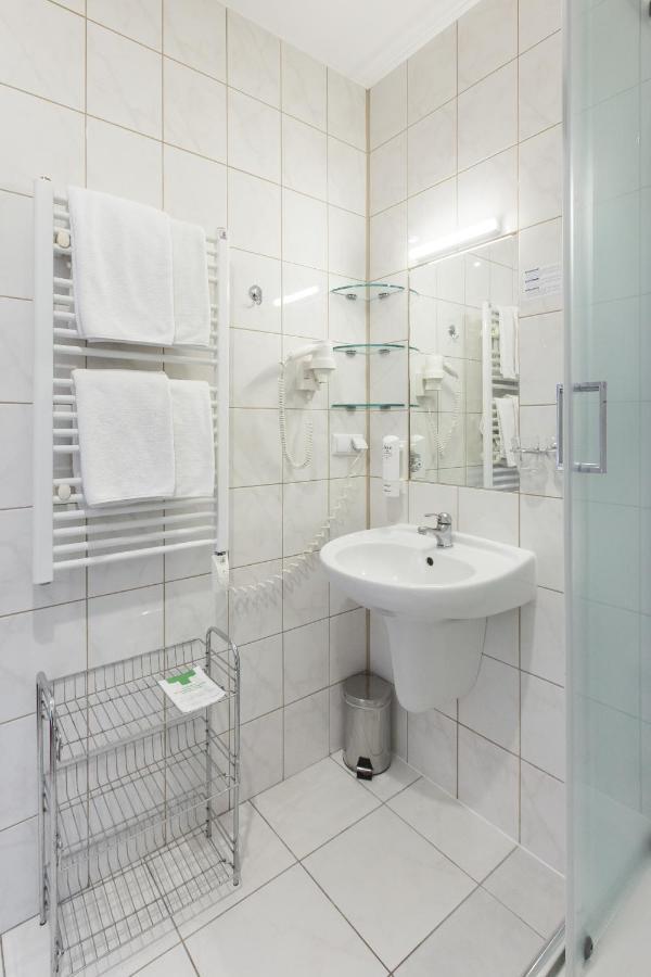 Hotel Labedy Гливице Екстериор снимка